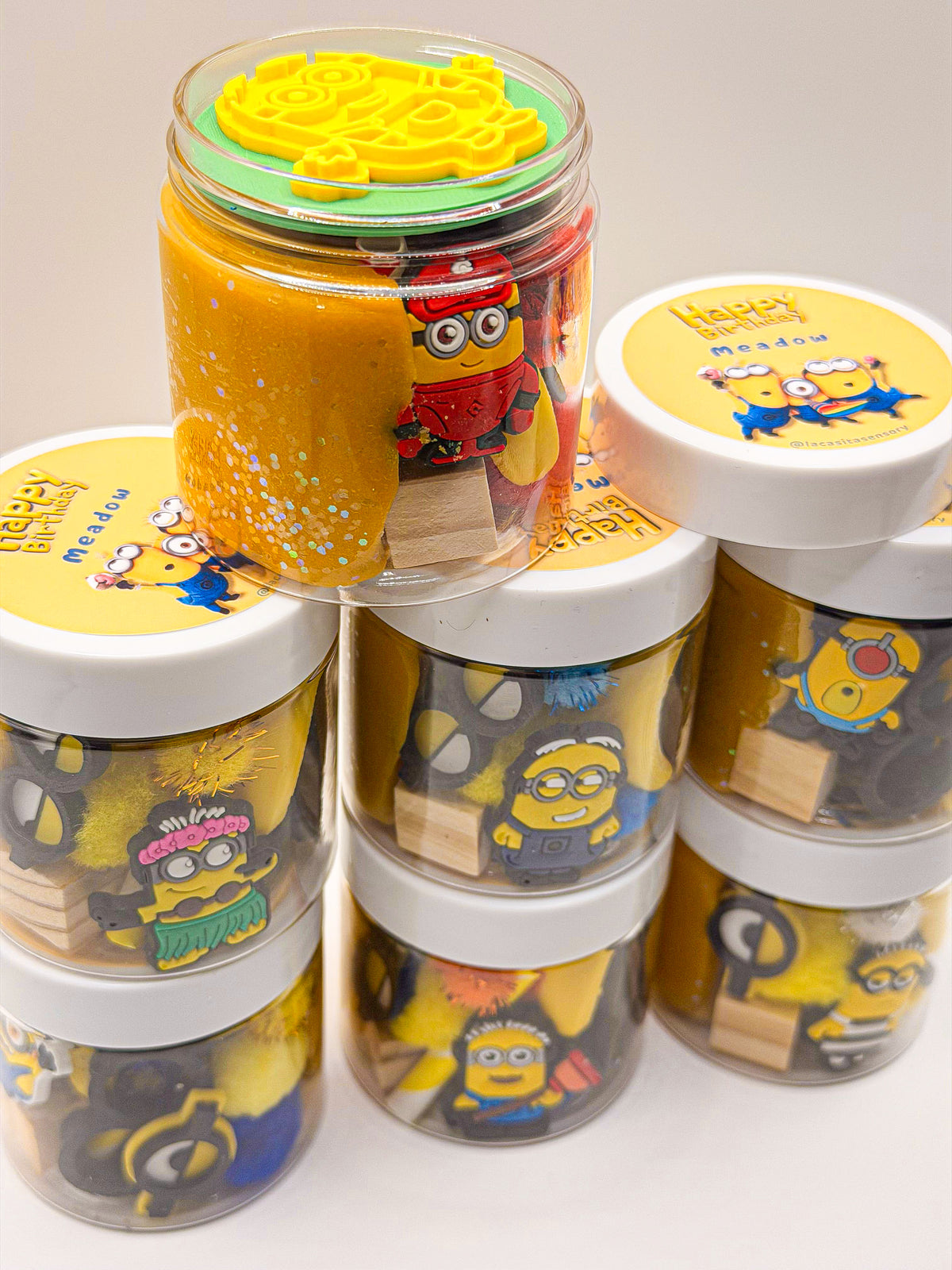 Petit monde signature inspiré des Minions