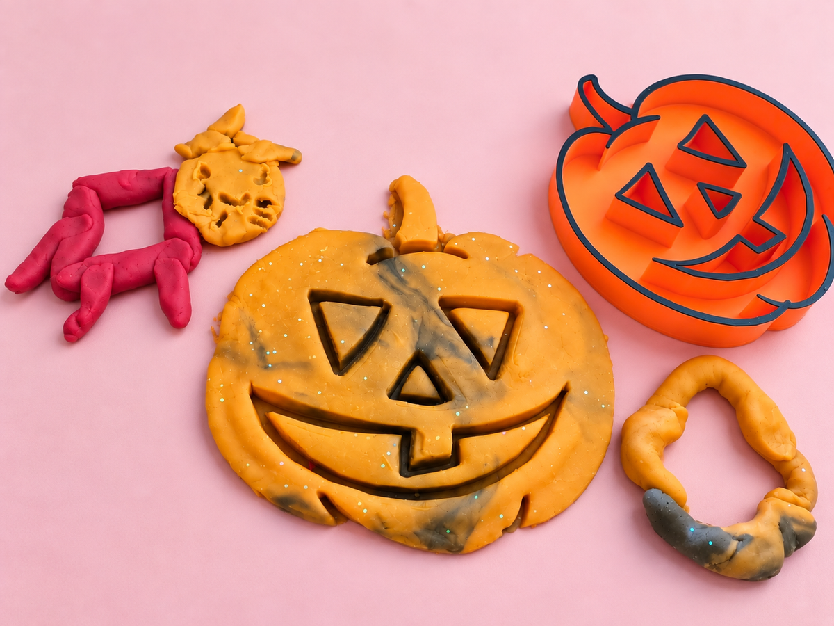 Happy Pumpkin Sensory Tray & Playdough Cutter
