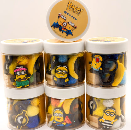 Petit monde signature inspiré des Minions